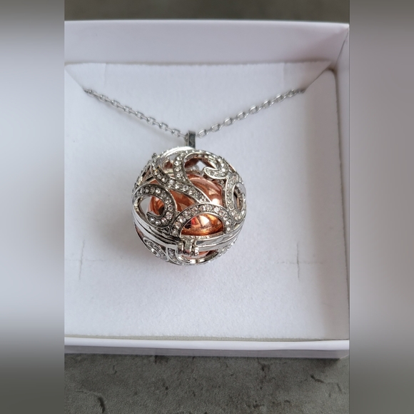 A classic Italian pendant called "The Angel Caller" with necklace - Picture 2 of 2